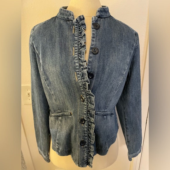 🤍 denim fitted jacket with ruffle on the front🤍 - Picture 2 of 6